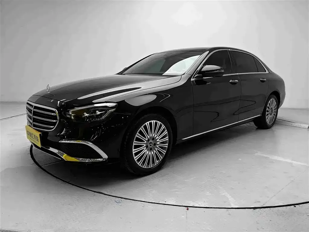 Mercedes-Benz E-Class — фото 1