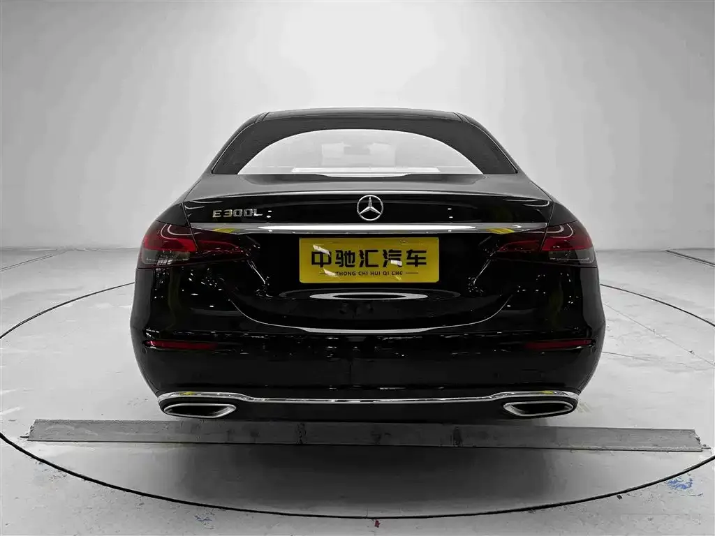 Mercedes-Benz E-Class — фото 2