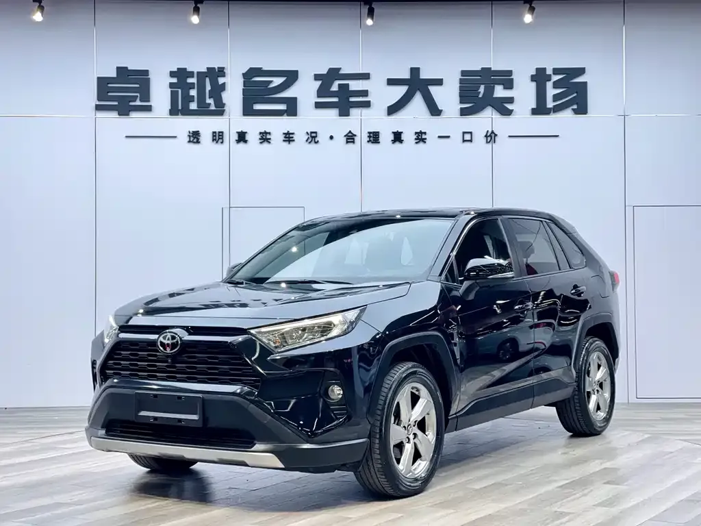 Toyota RAV4 — фото 1