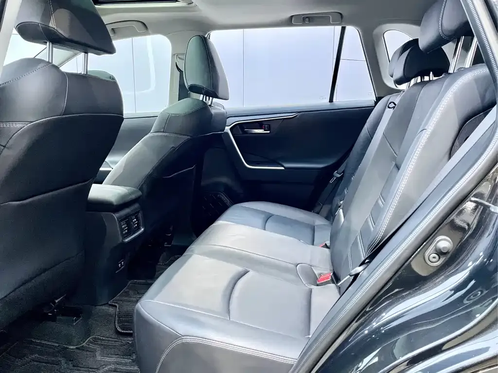Toyota RAV4 — фото 9
