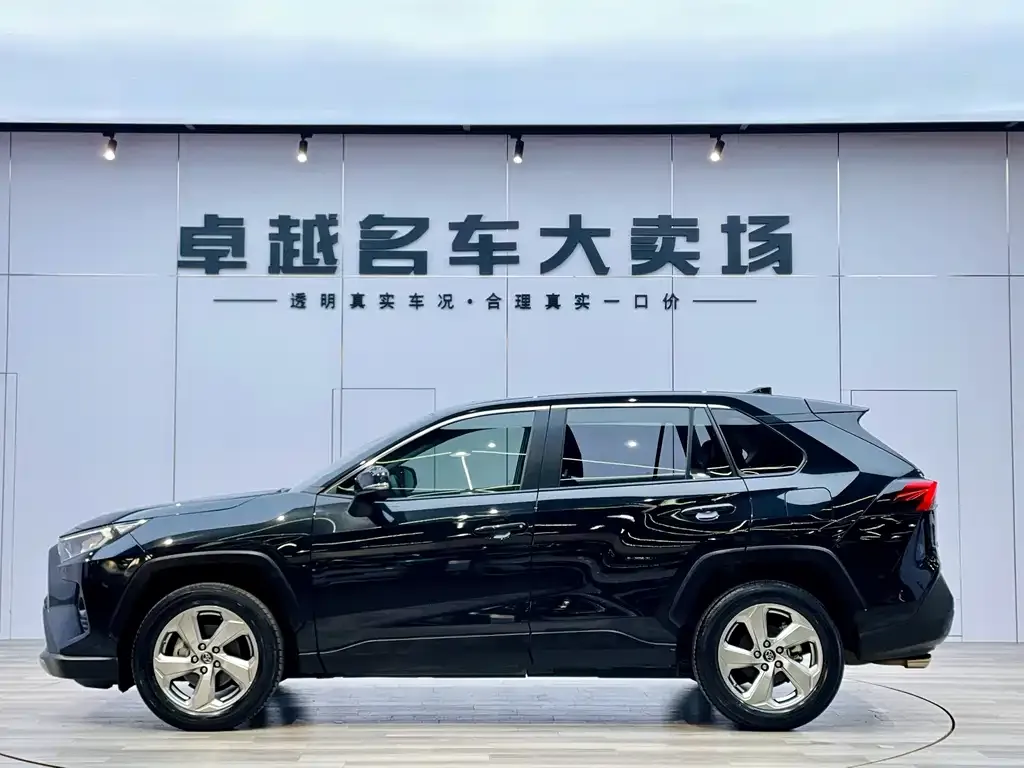 Toyota RAV4 — фото 10