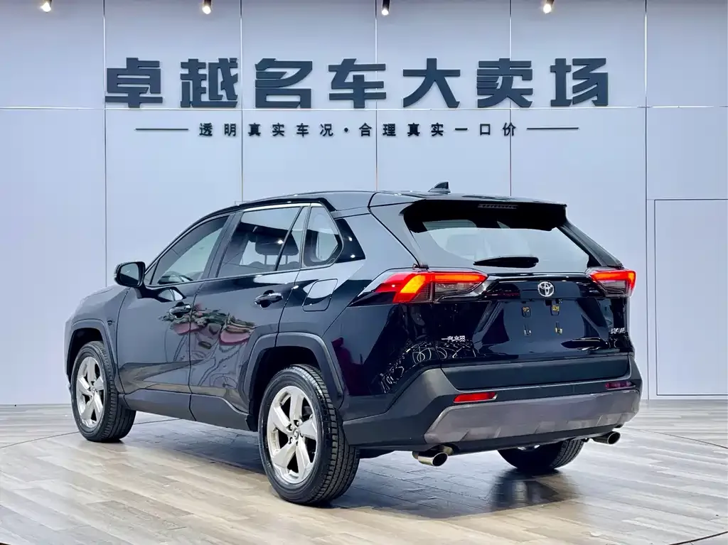 Toyota RAV4 — фото 3