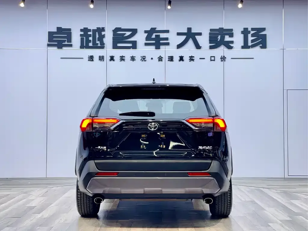 Toyota RAV4 — фото 7