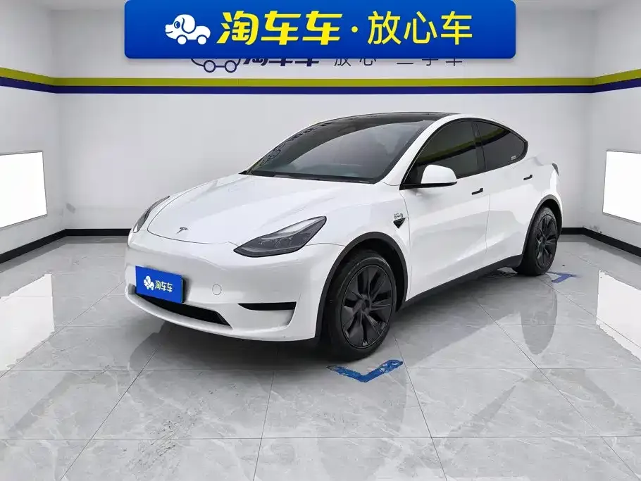 Tesla Model Y — фото 1