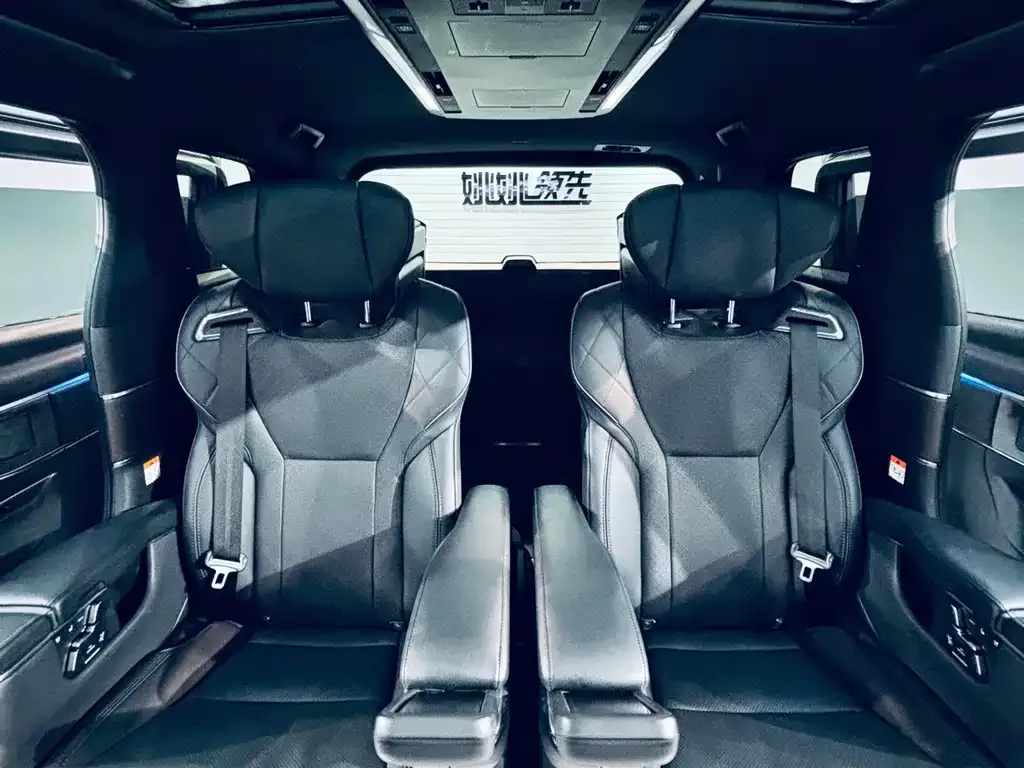 Toyota Alphard — фото 5