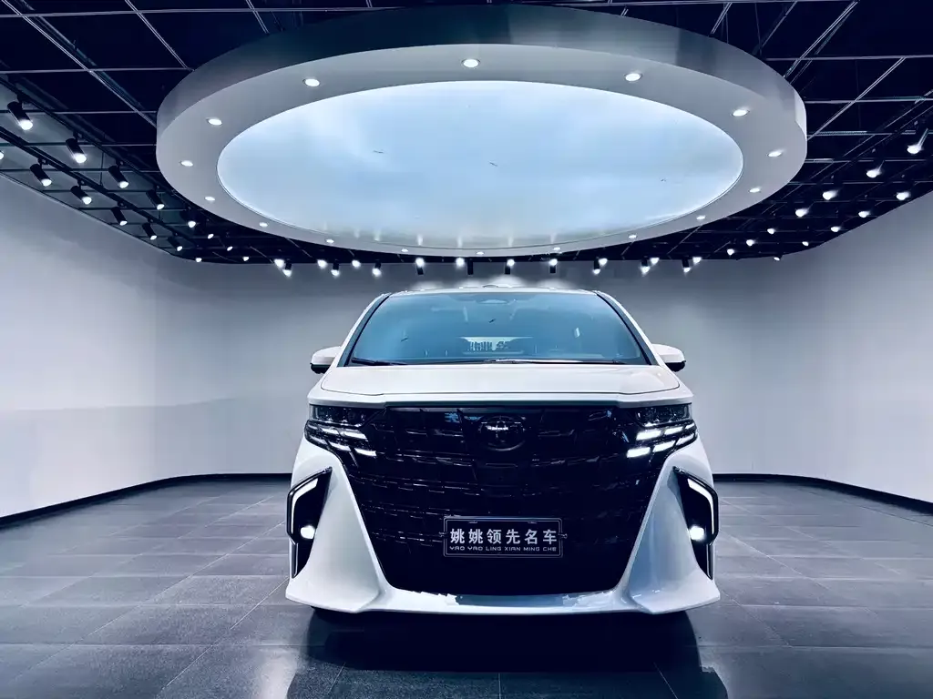 Toyota Alphard — фото 2