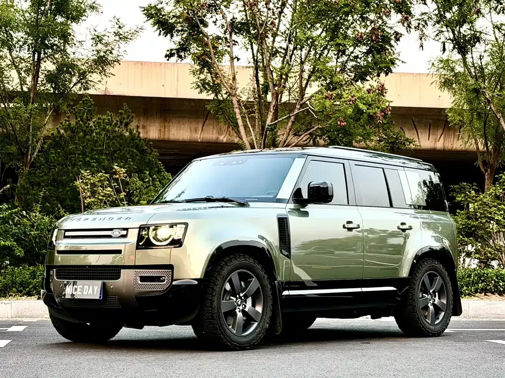 Land Rover Defender — фото 1