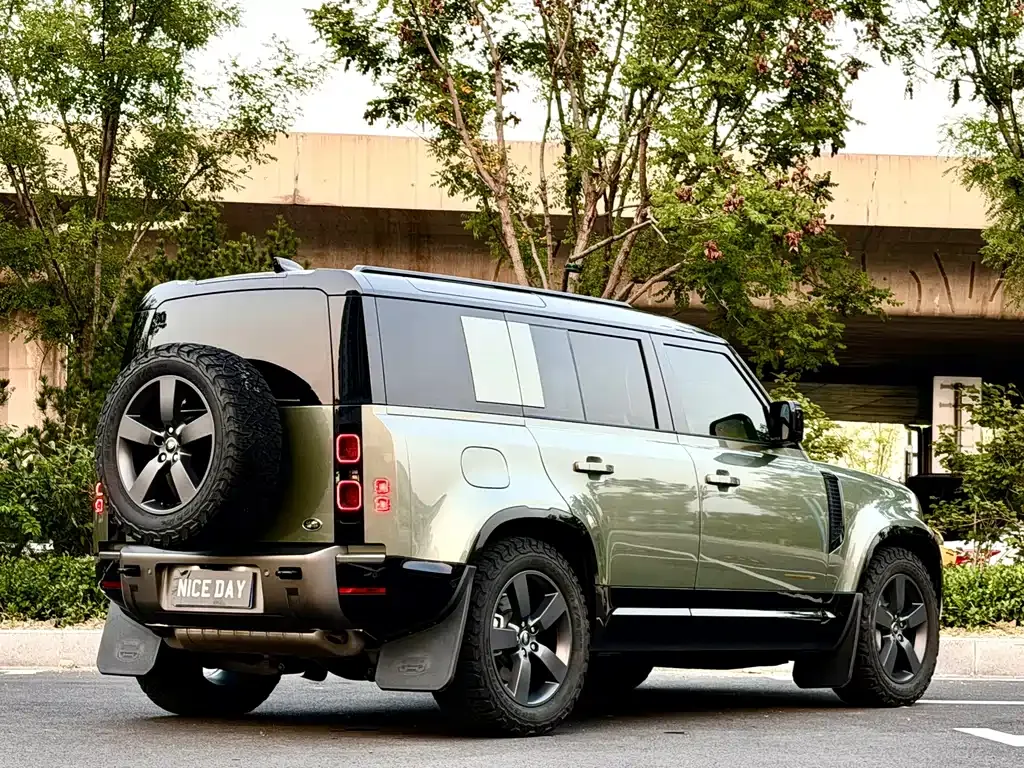 Land Rover Defender — фото 6