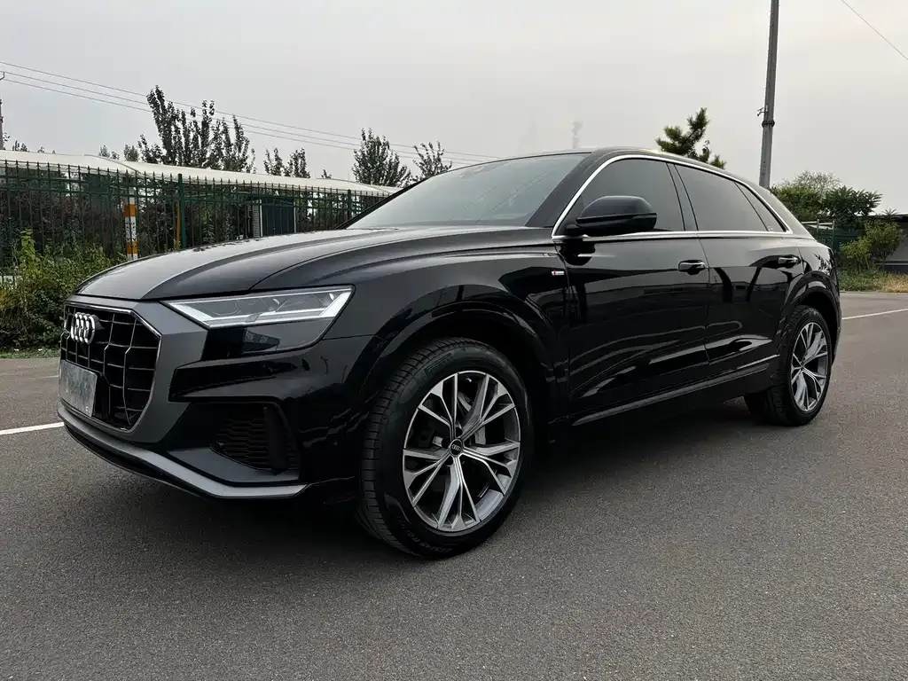 Audi Q8 — фото 1