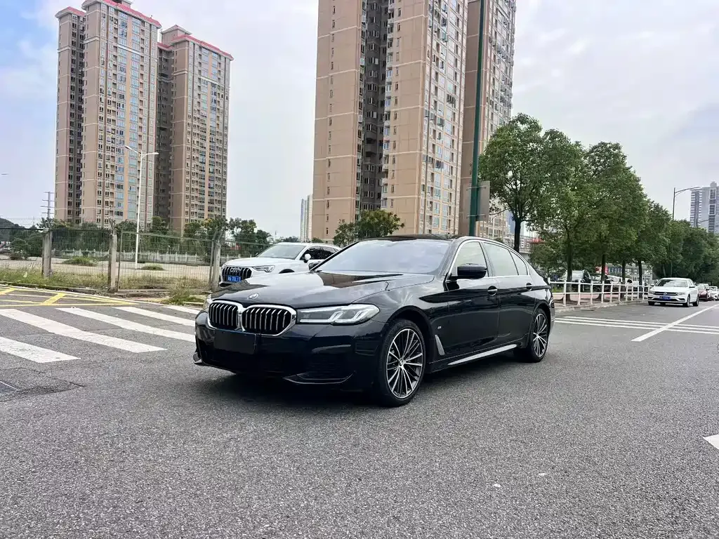 BMW 5 Series — фото 1