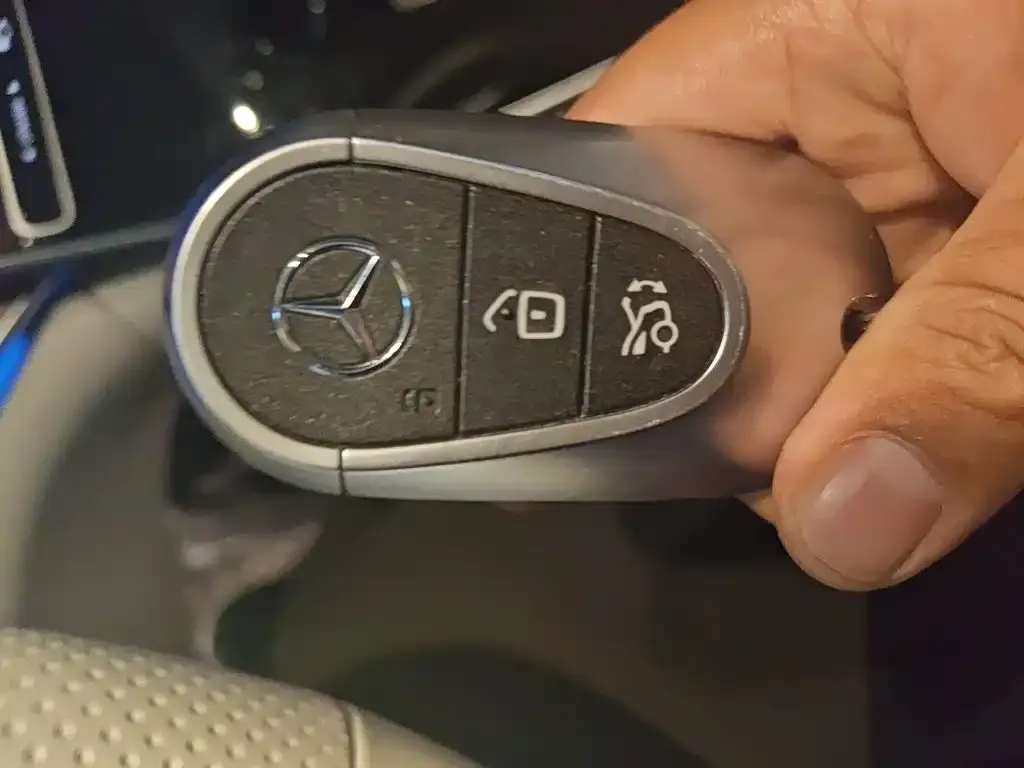 Mercedes-Benz EQE SUV — фото 9