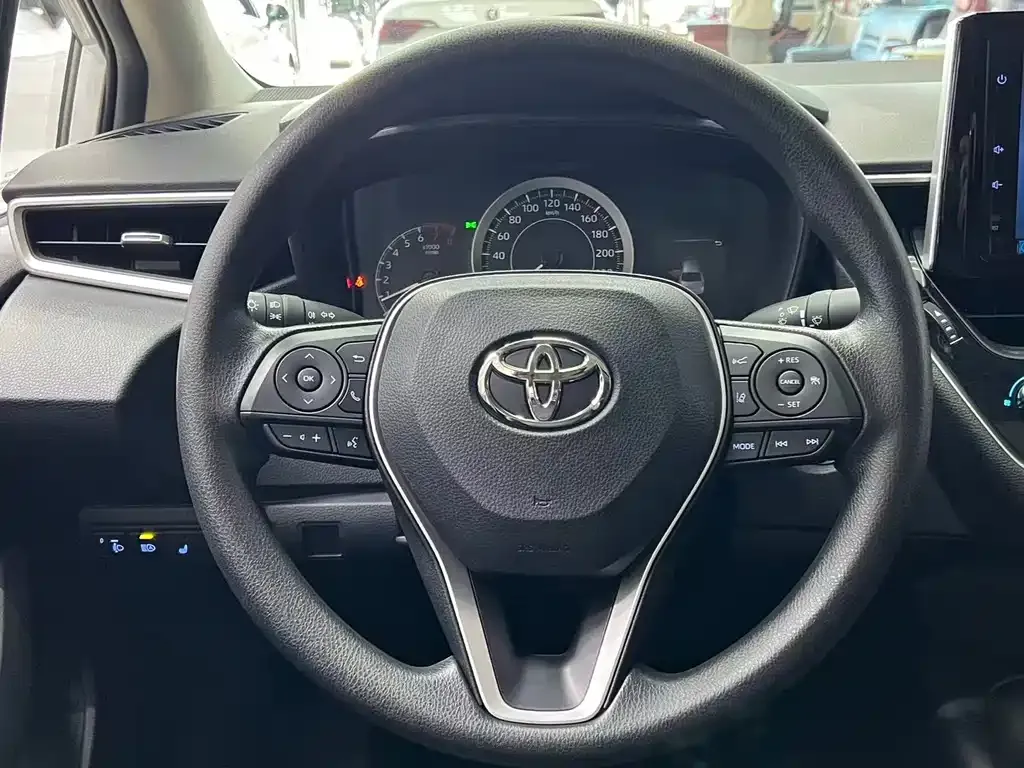 Toyota Corolla — фото 9