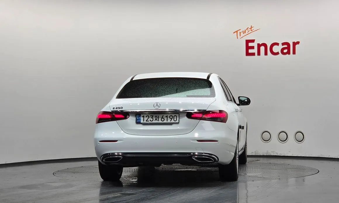 Mercedes-Benz E-Class — фото 4