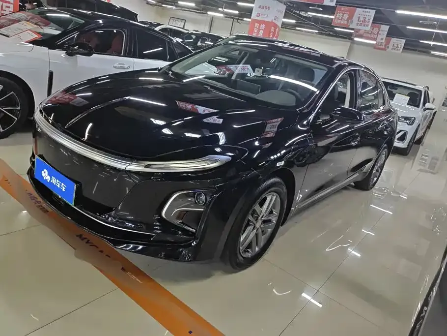 Hongqi E-QM5 — фото 1