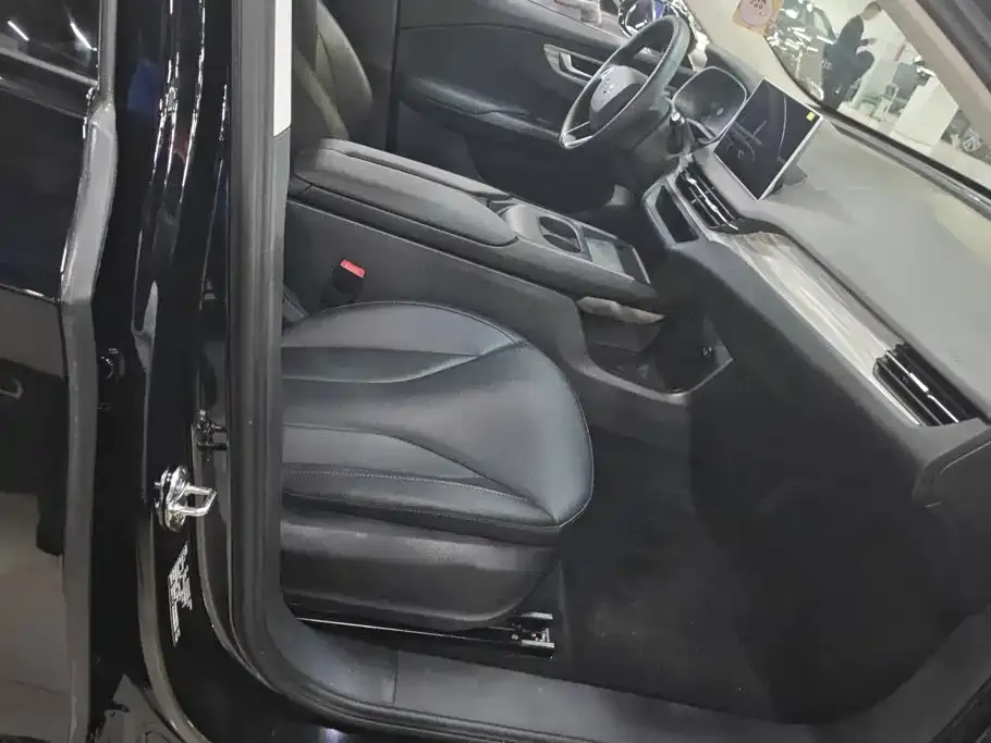 Hongqi E-QM5 — фото 3