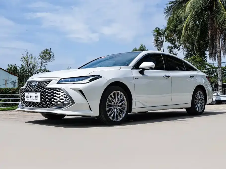 Toyota Avalon — фото 1
