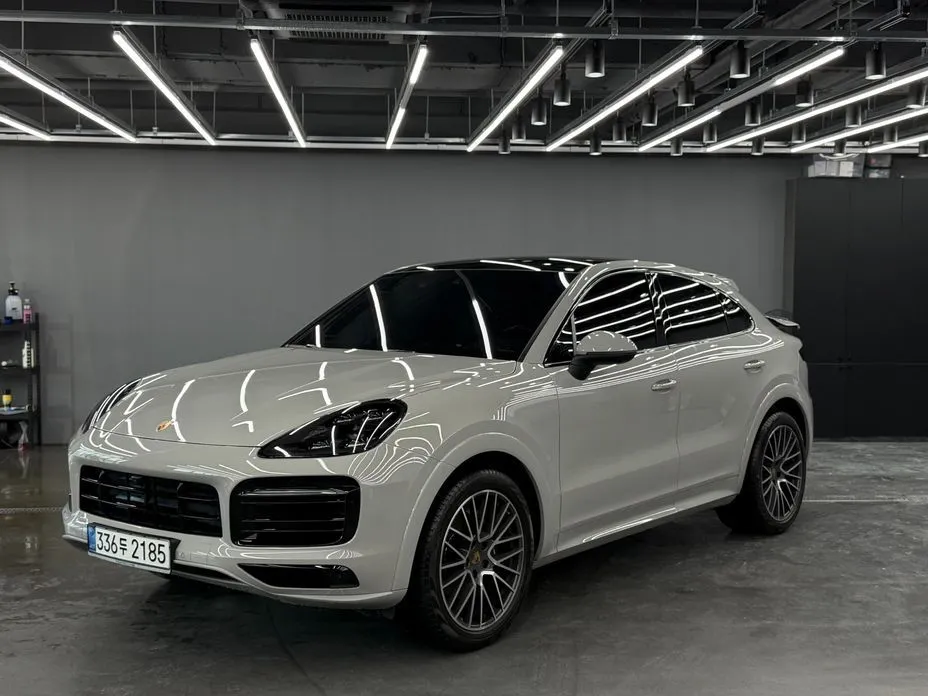Porsche Cayenne — фото 1