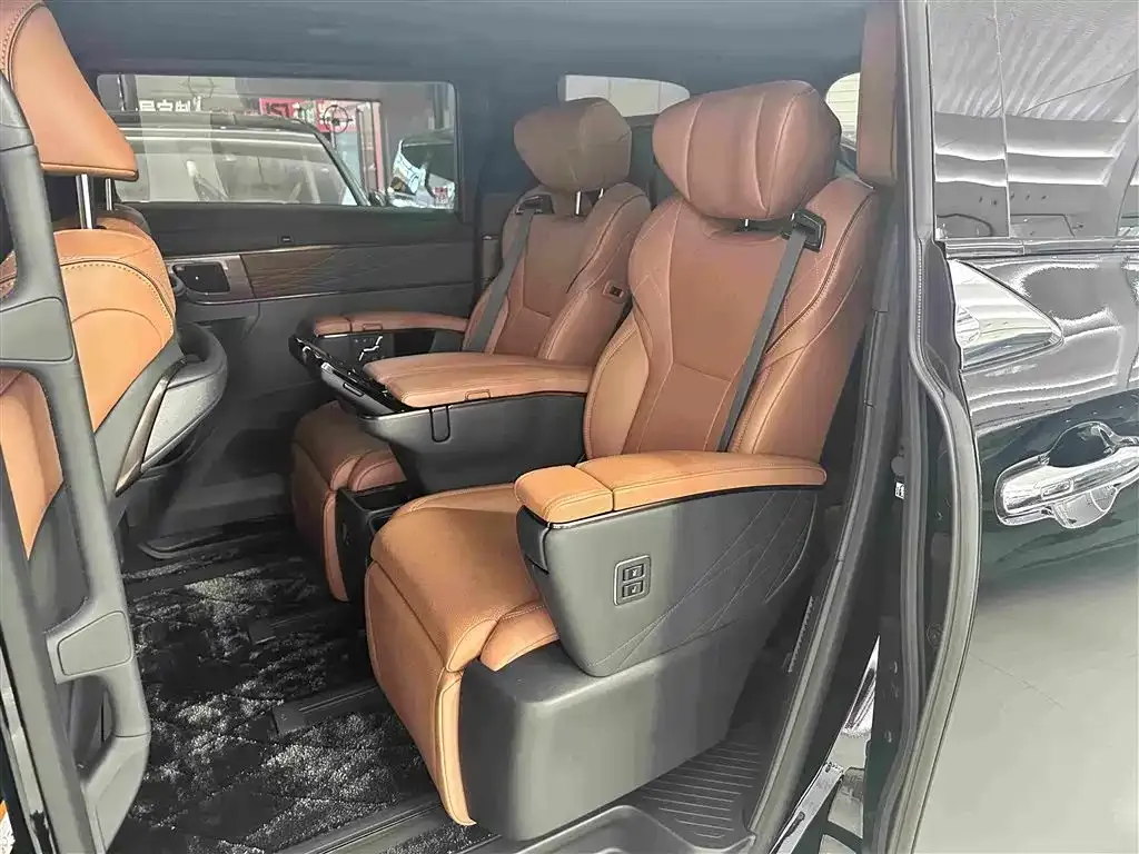 Toyota Vellfire — фото 10