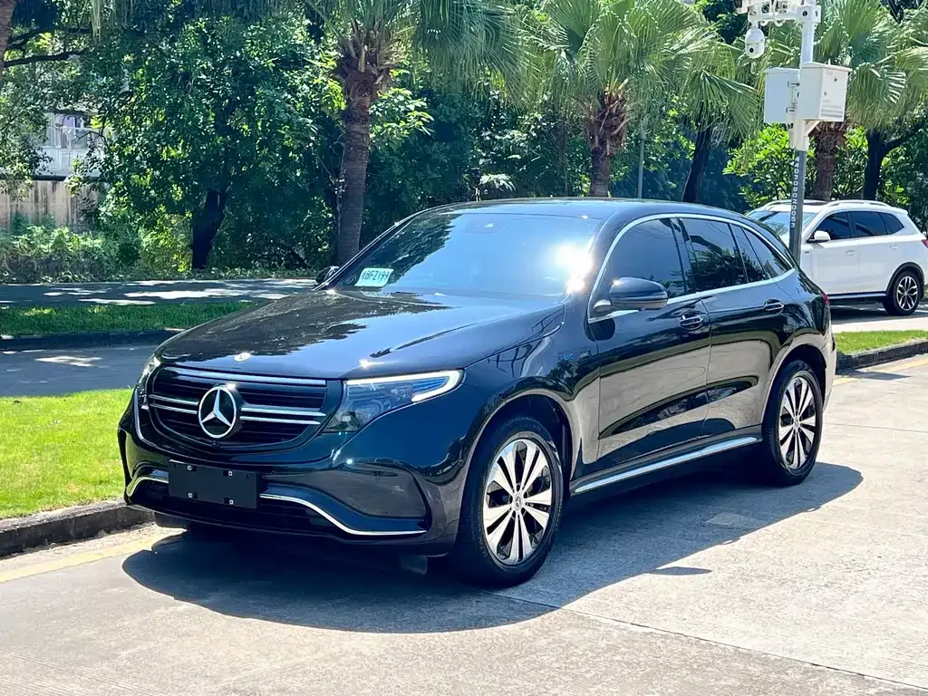 Mercedes-Benz EQC — фото 1