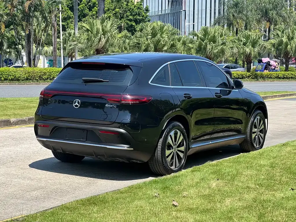 Mercedes-Benz EQC — фото 4