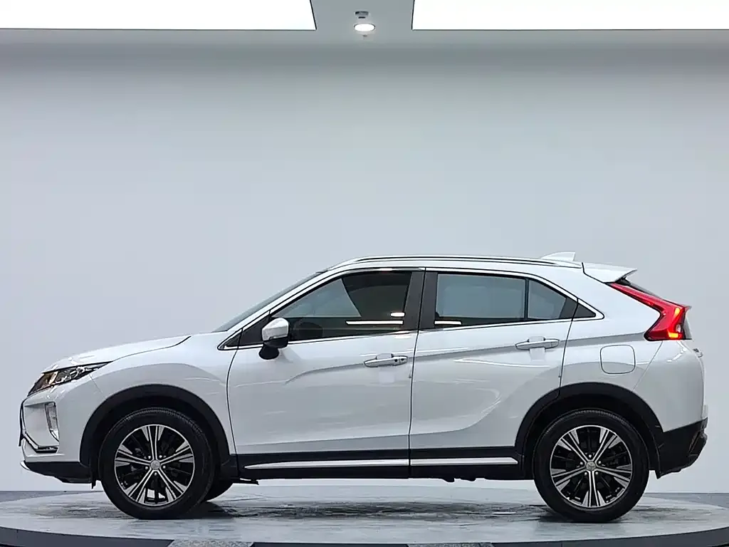 Mitsubishi Eclipse Cross — фото 4
