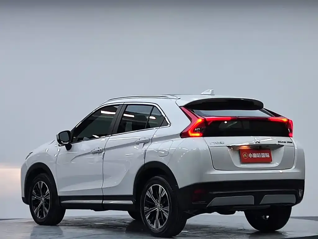 Mitsubishi Eclipse Cross — фото 10