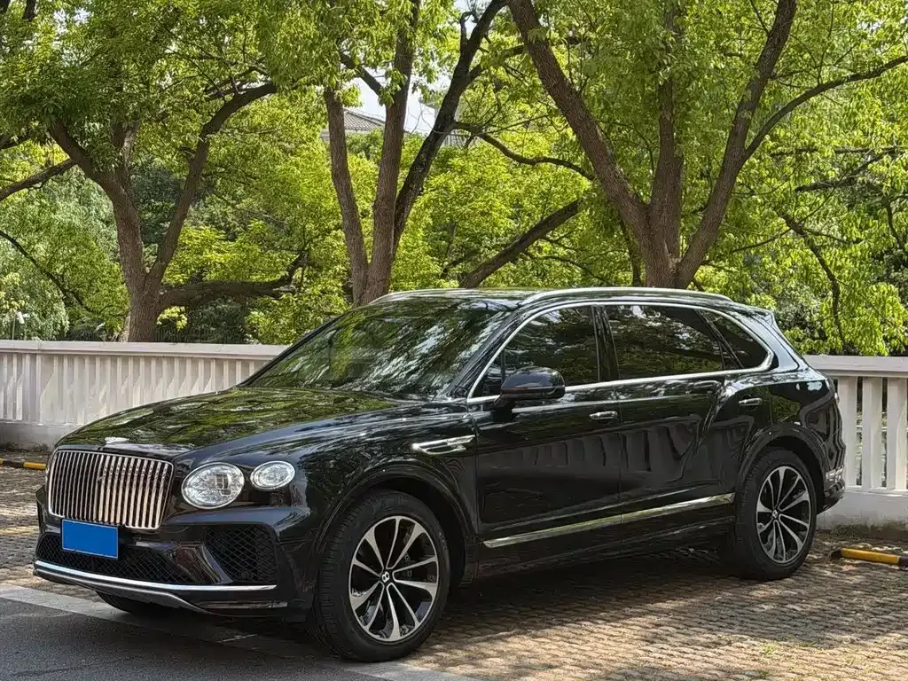 Bentley Bentayga — фото 1