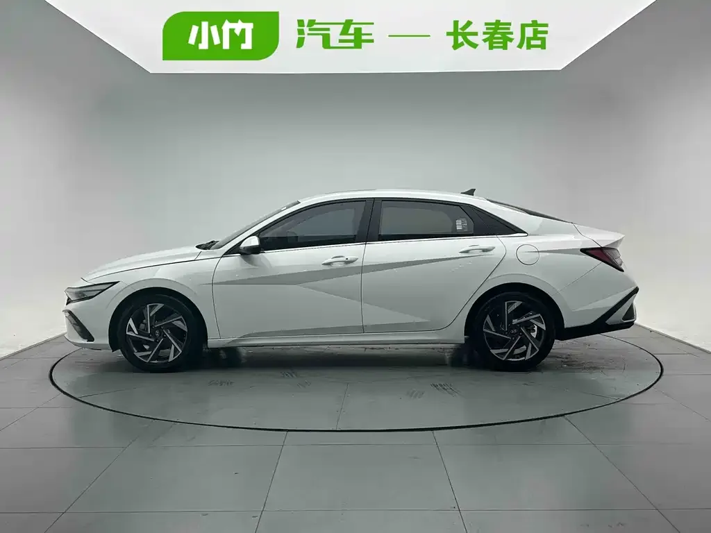 Hyundai Elantra — фото 3