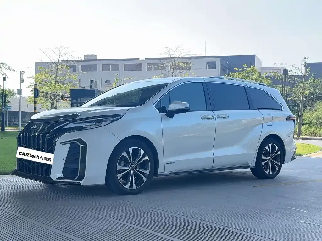 Toyota Granvia — фото 1