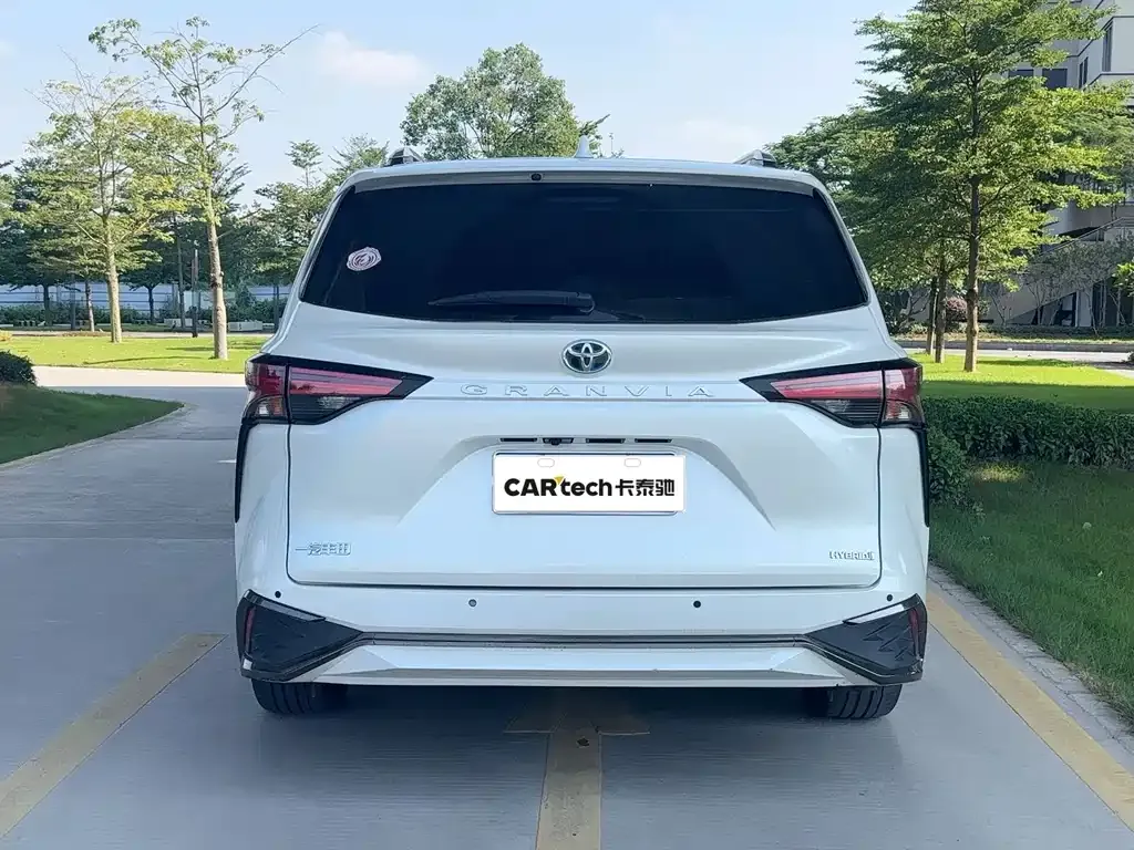 Toyota Granvia — фото 4
