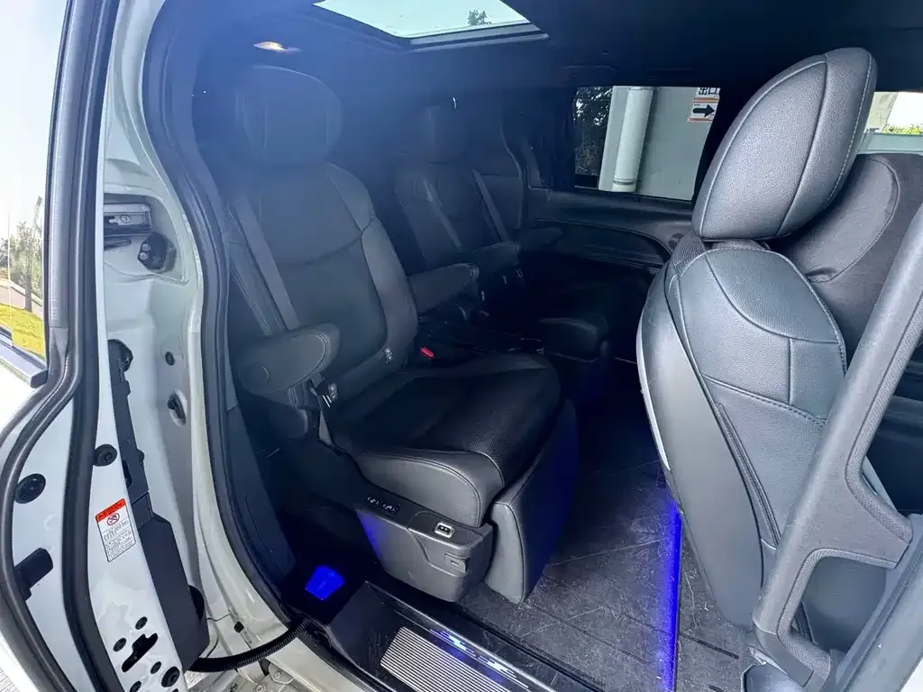 Toyota Granvia — фото 6