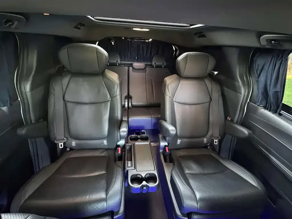 Toyota Granvia — фото 3