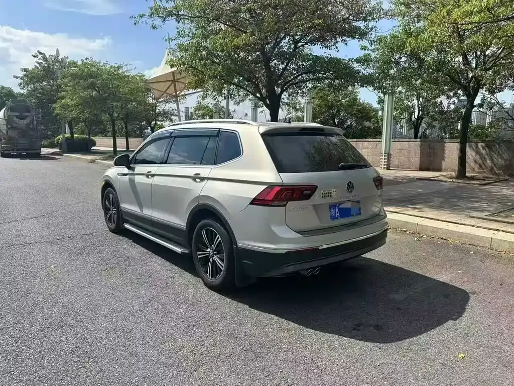 Volkswagen Tiguan L — фото 6