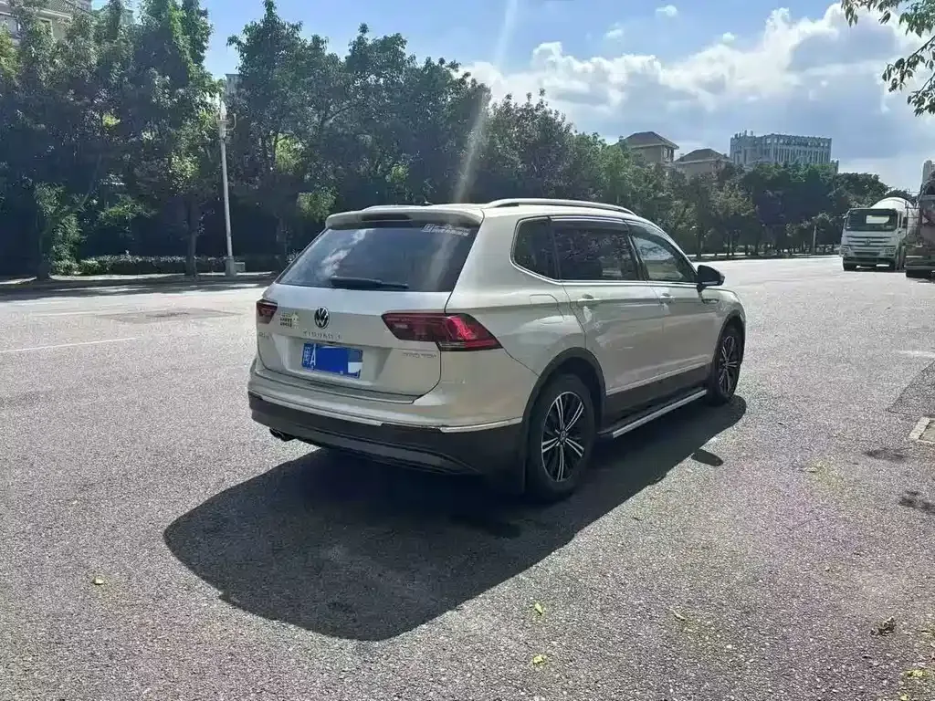Volkswagen Tiguan L — фото 8