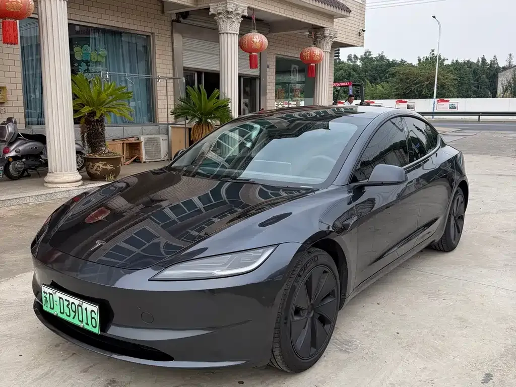 Tesla Model 3 — фото 1