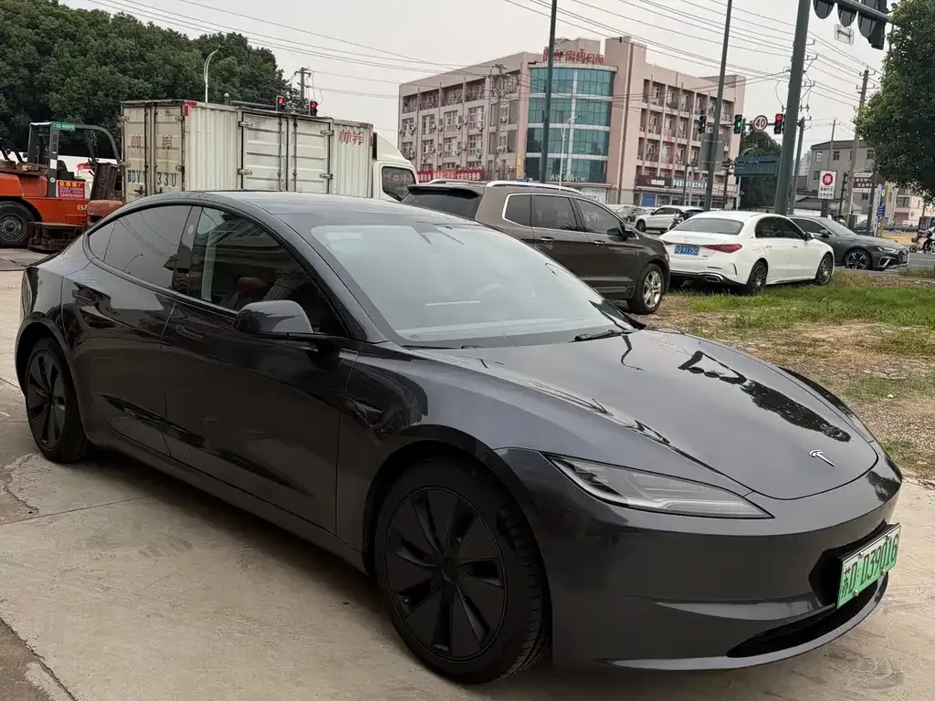 Tesla Model 3 — фото 3