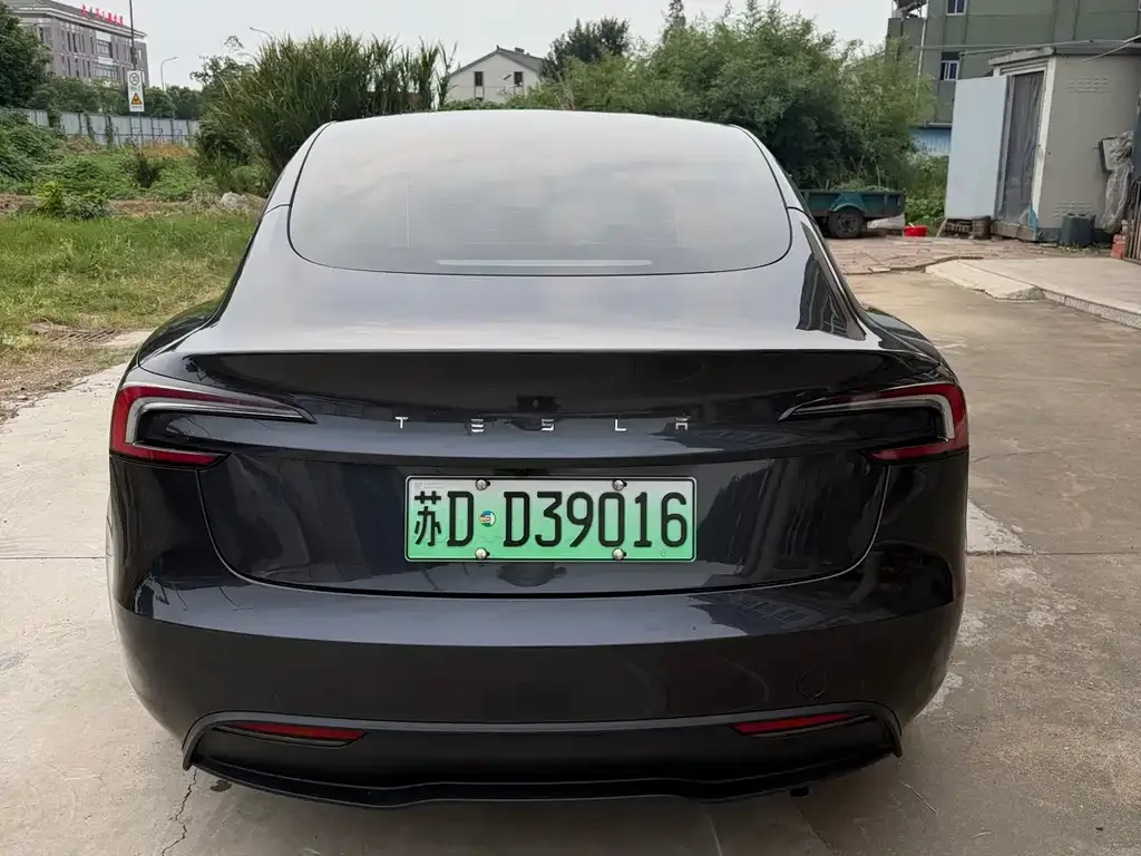Tesla Model 3 — фото 10