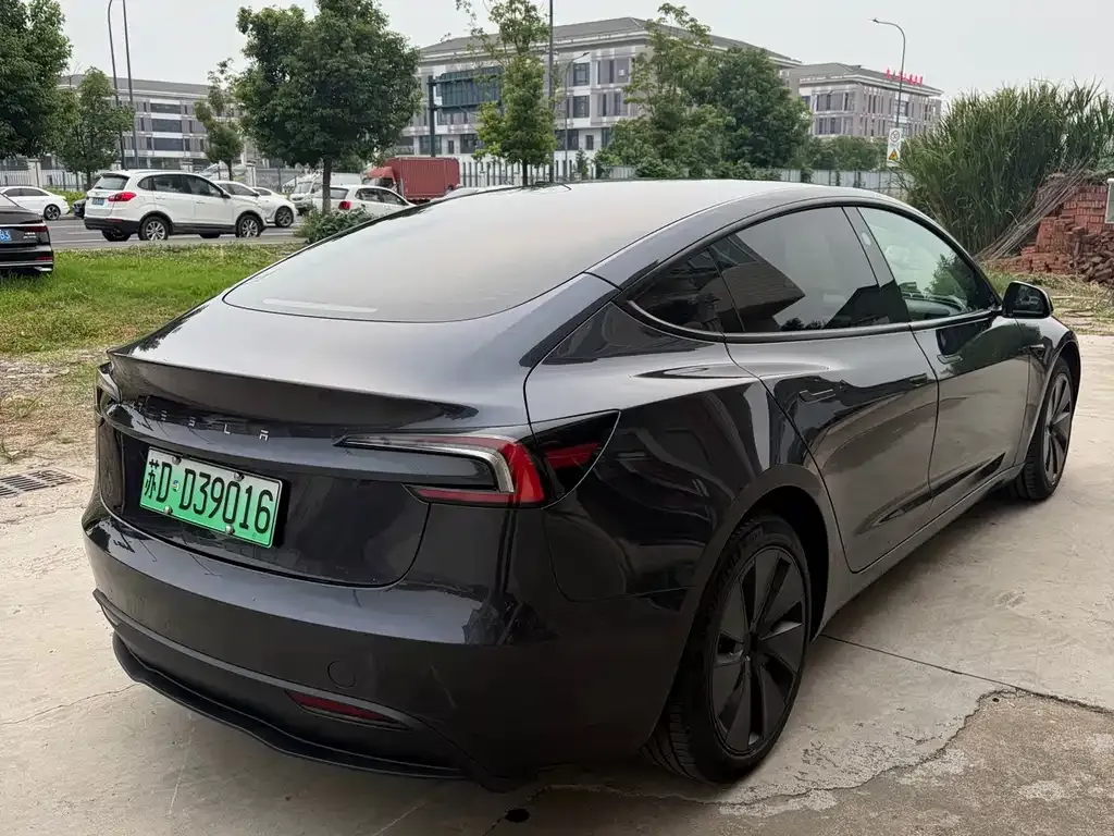 Tesla Model 3 — фото 9