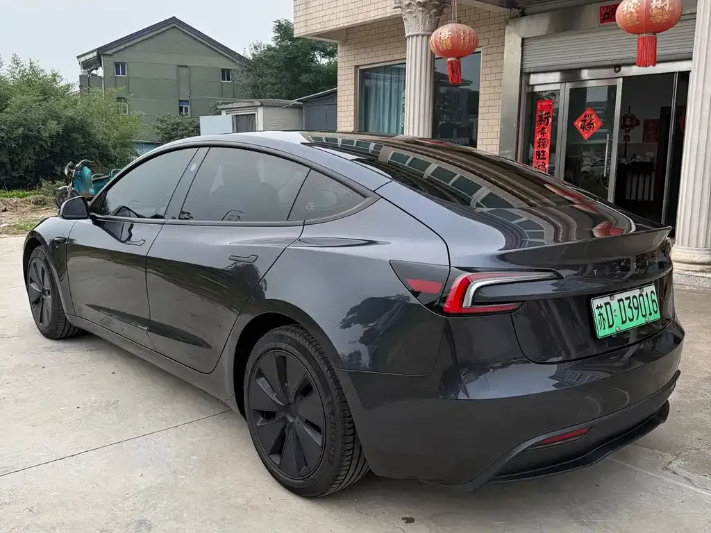 Tesla Model 3 — фото 2