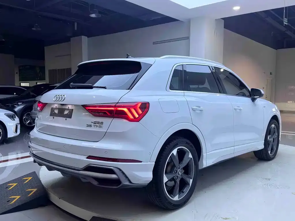Audi Q3 — фото 10