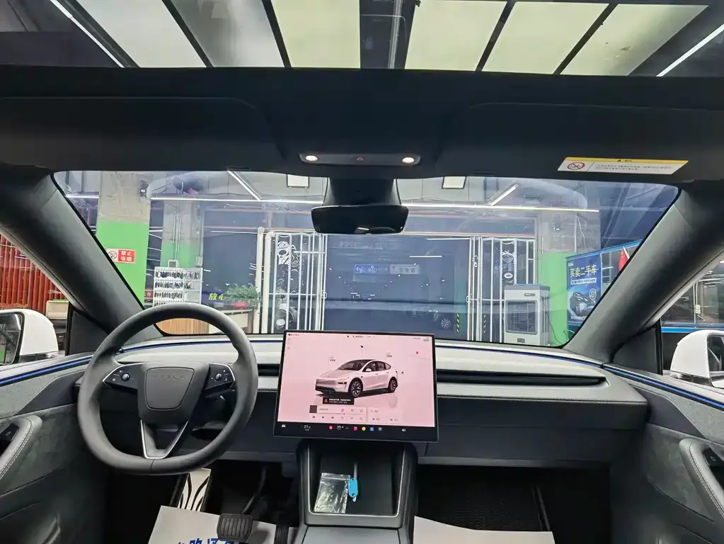Tesla Model Y L — фото 9