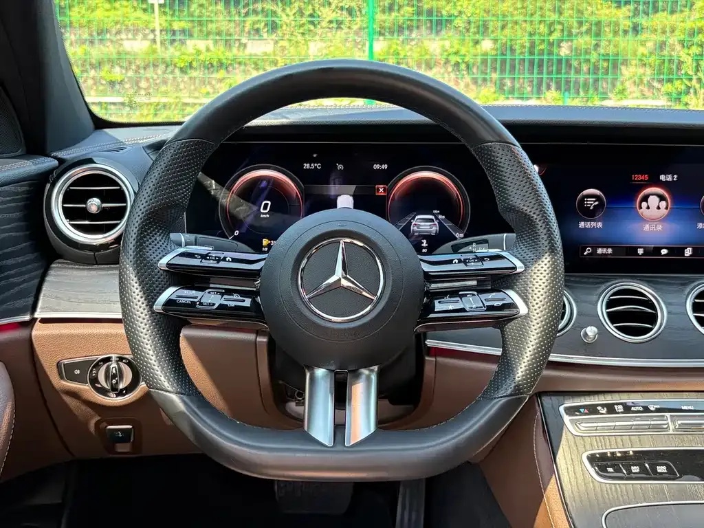 Mercedes-Benz E-Class — фото 10