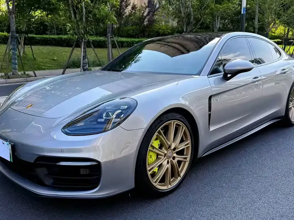 Porsche Panamera Hybrid — фото 1