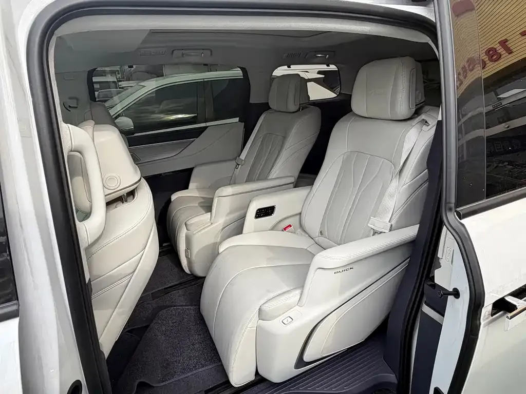 Buick GL8 Hybrid — фото 2