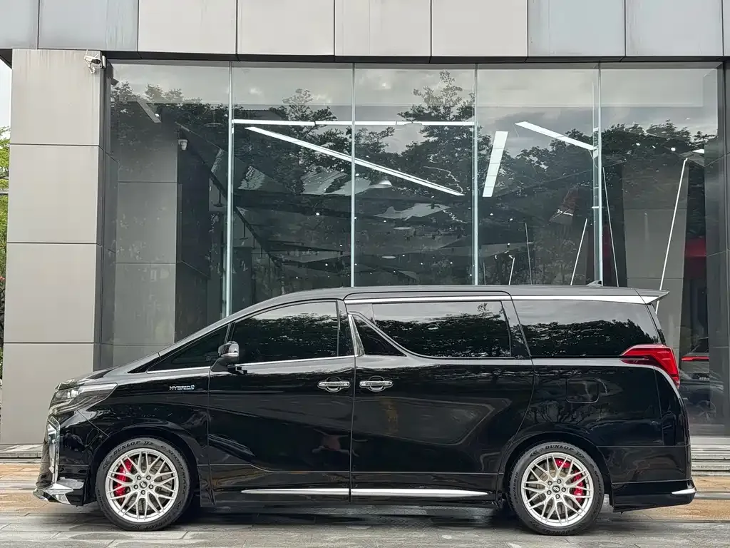 Toyota Alphard — фото 3