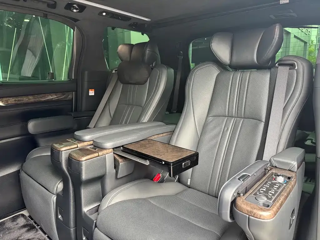 Toyota Alphard — фото 7