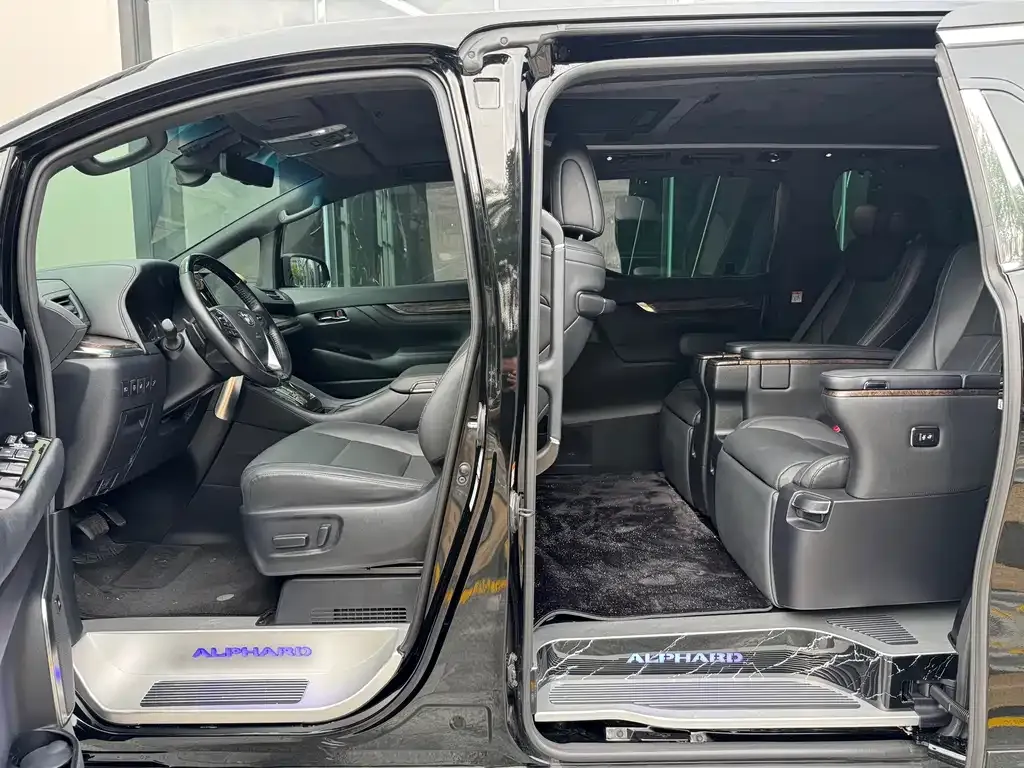 Toyota Alphard — фото 6