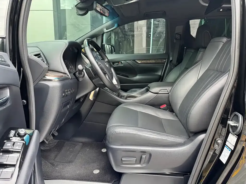 Toyota Alphard — фото 5