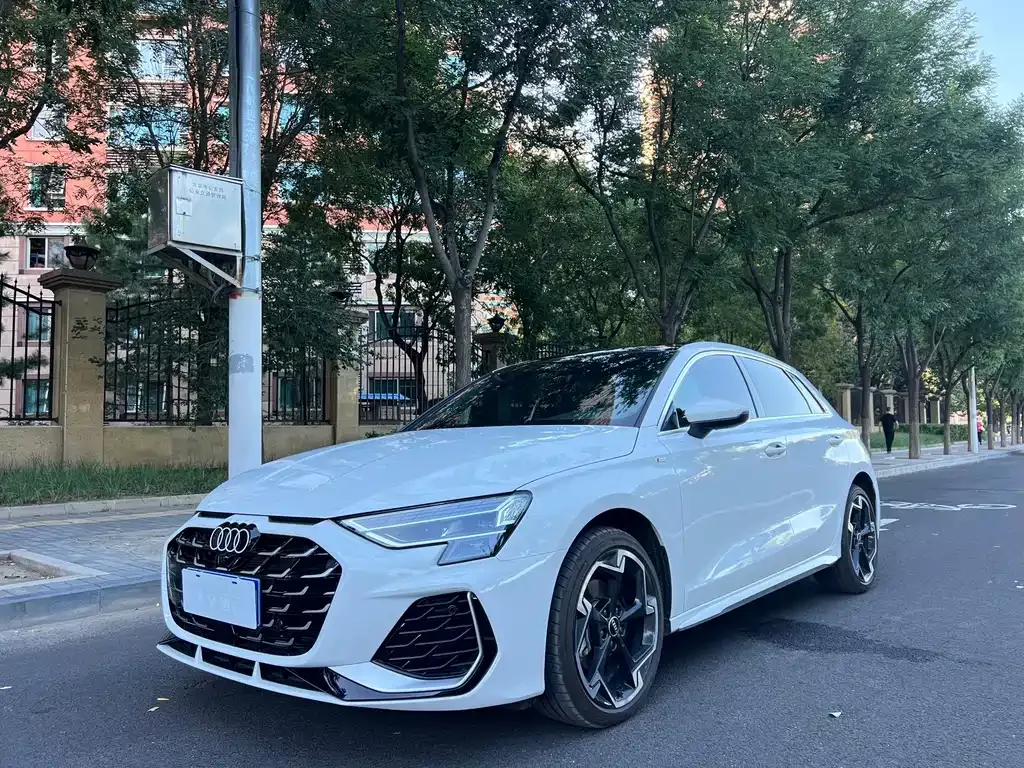 Audi A3 — фото 1