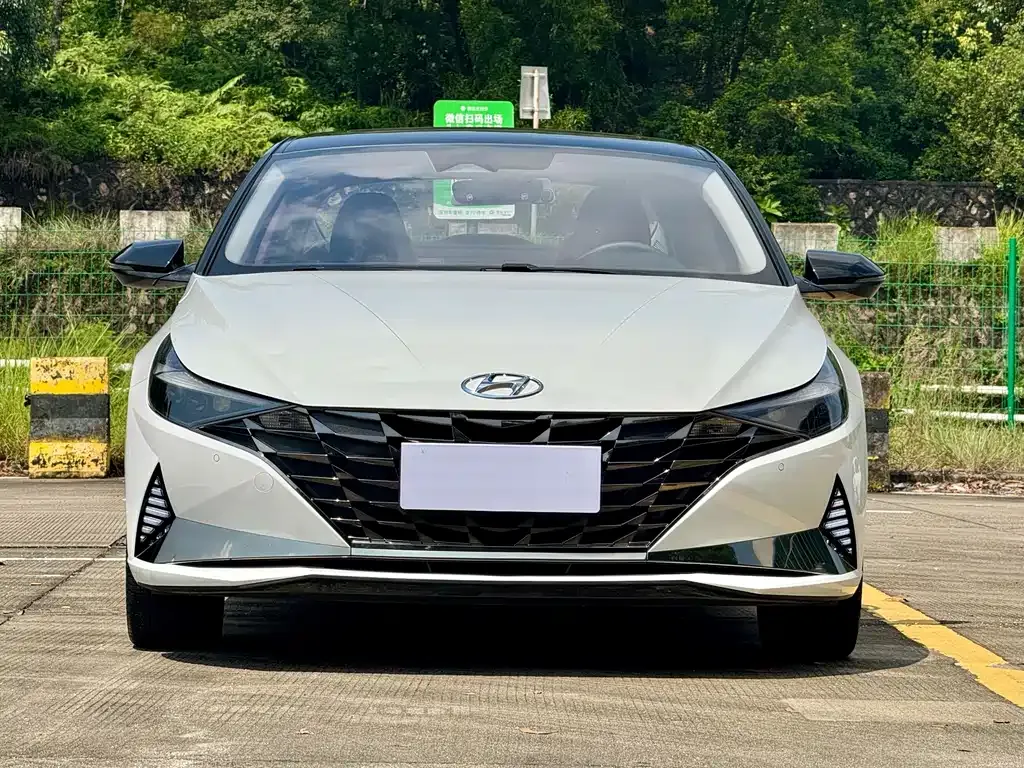 Hyundai Elantra — фото 6
